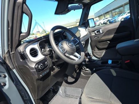 Used 2025 Jeep Wrangler Unlimited Sahara w/ Safety Group image 14