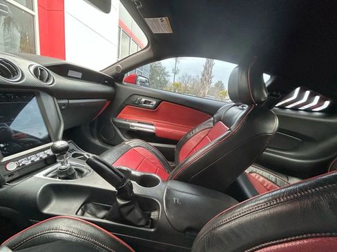 Used 2017 Ford Mustang Coupe image 15