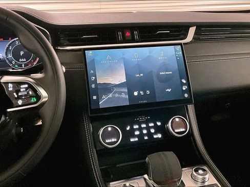 Certified 2025 Jaguar F-PACE R-Dynamic S image 5