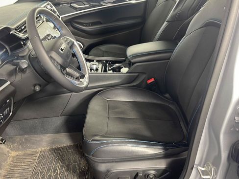 Used 2023 Jeep Grand Cherokee Trailhawk w/ Luxury Tech Group III AWD/4WD image 13