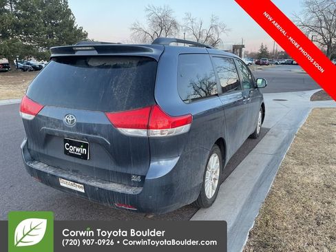 Used 2013 Toyota Sienna XLE image 7