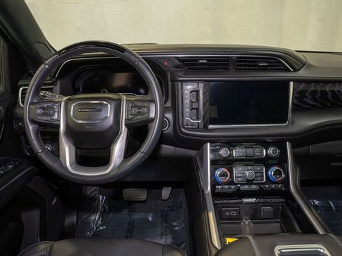 Used 2023 GMC Yukon Denali w/ Denali Reserve Package image 7