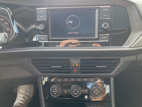 Used 2020 Volkswagen Jetta SE image 33