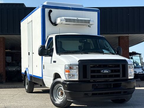 Used 2023 Ford E-350 and Econoline 350 Super Duty w/ Power Windows & Locks Group RWD image 1