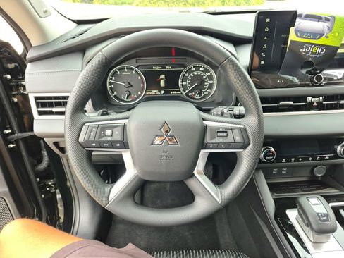 New 2026 Mitsubishi Outlander ES FWD image 14