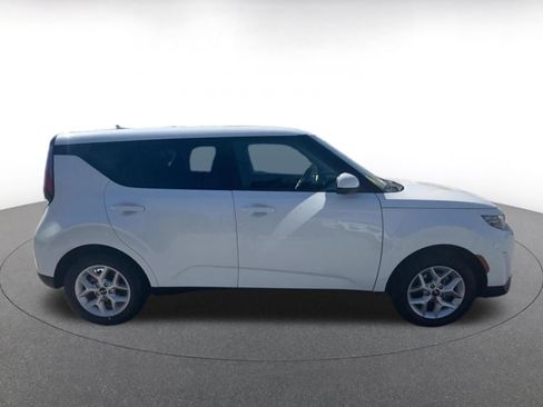 Used 2025 Kia Soul LX w/ LX Technology Package FWD image 15