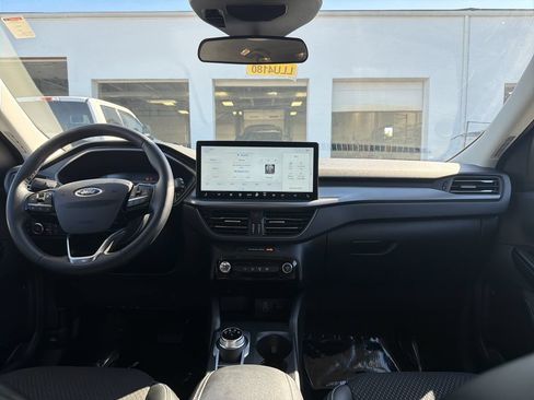 Used 2025 Ford Escape SE FWD image 18