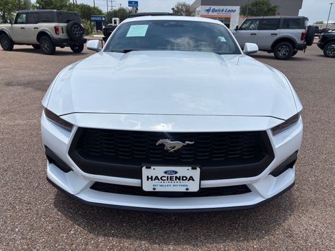 Certified 2025 Ford Mustang Coupe RWD image 9