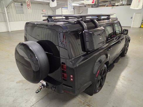 Used 2024 Land Rover Defender 130 X-Dynamic SE AWD/4WD image 7