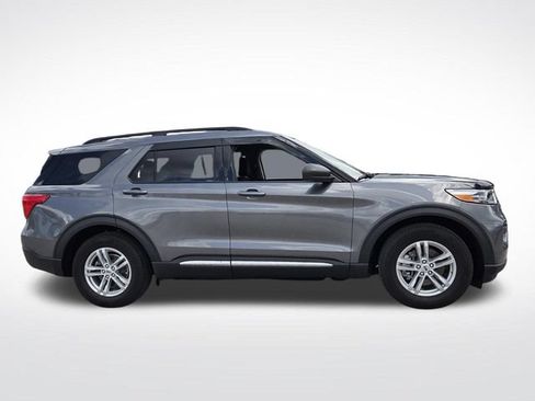 Certified 2024 Ford Explorer XLT RWD image 10