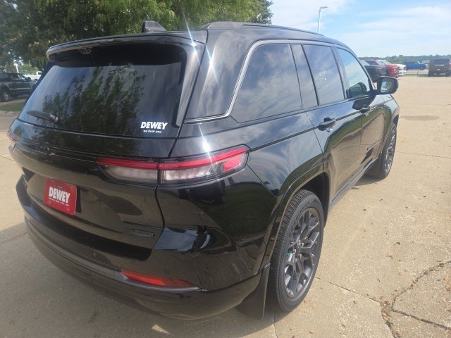 New 2027 Jeep Grand Cherokee Summit w/ MOPAR Finishing Package AWD/4WD image 22
