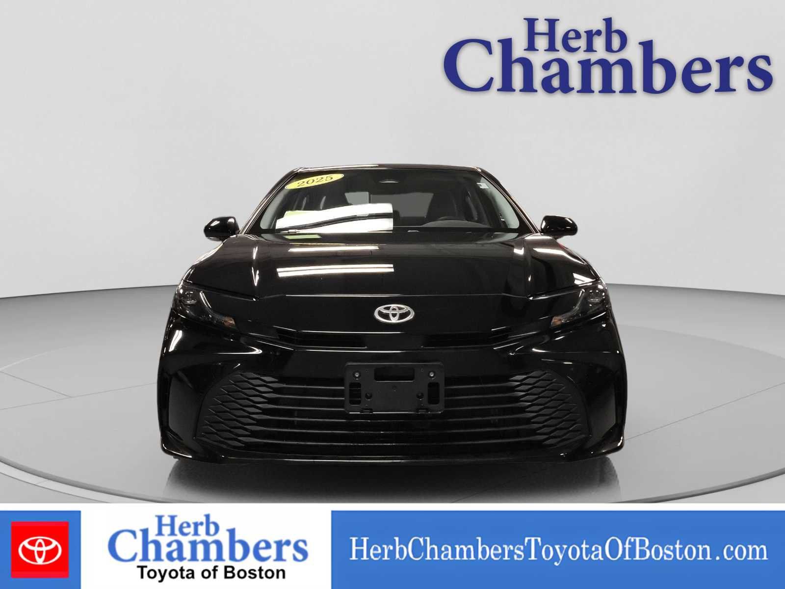 Used 2025 Toyota Camry LE AWD/4WD image 2