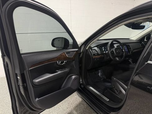 Used 2016 Volvo XC90 T6 Momentum w/ Momentum Plus Package AWD/4WD image 9