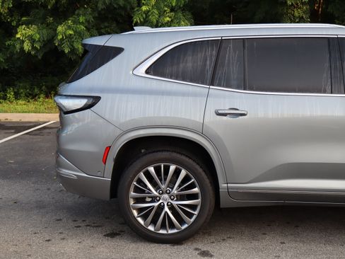 Used 2026 Buick Enclave Avenir w/ Super Cruise Package FWD image 11