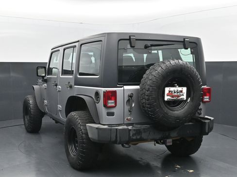 Used 2016 Jeep Wrangler Unlimited Sport w/ Connectivity Group AWD/4WD image 4