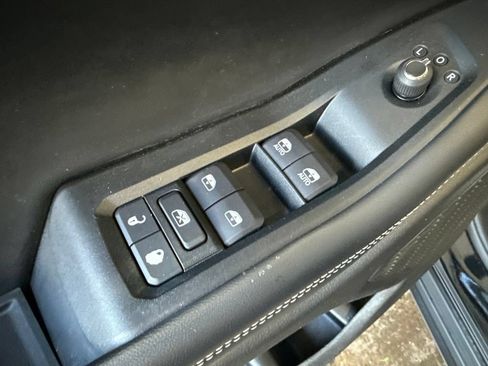 Used 2023 Jeep Grand Cherokee Laredo AWD/4WD image 21