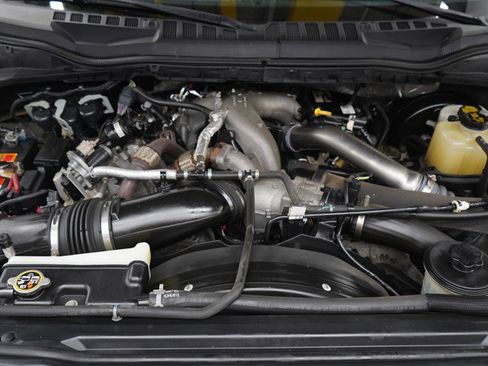 Used 2022 Ford F250 Lariat w/ Black Appearance Package image 32