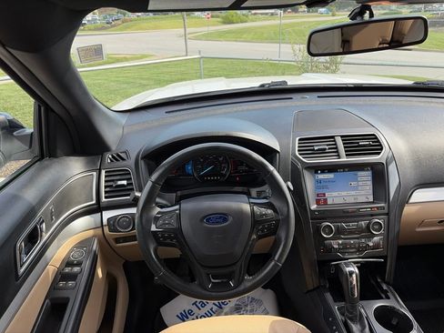 Used 2017 Ford Explorer XLT w/ Equipment Group 202A AWD/4WD image 44