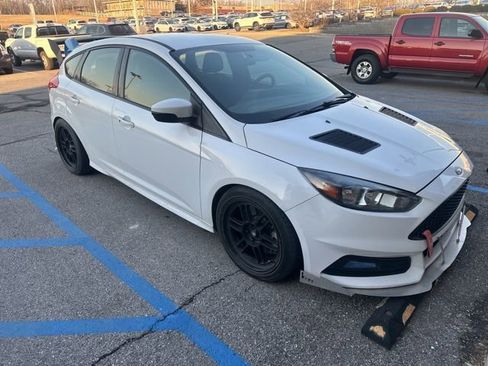 Used 2018 Ford Focus ST image 7