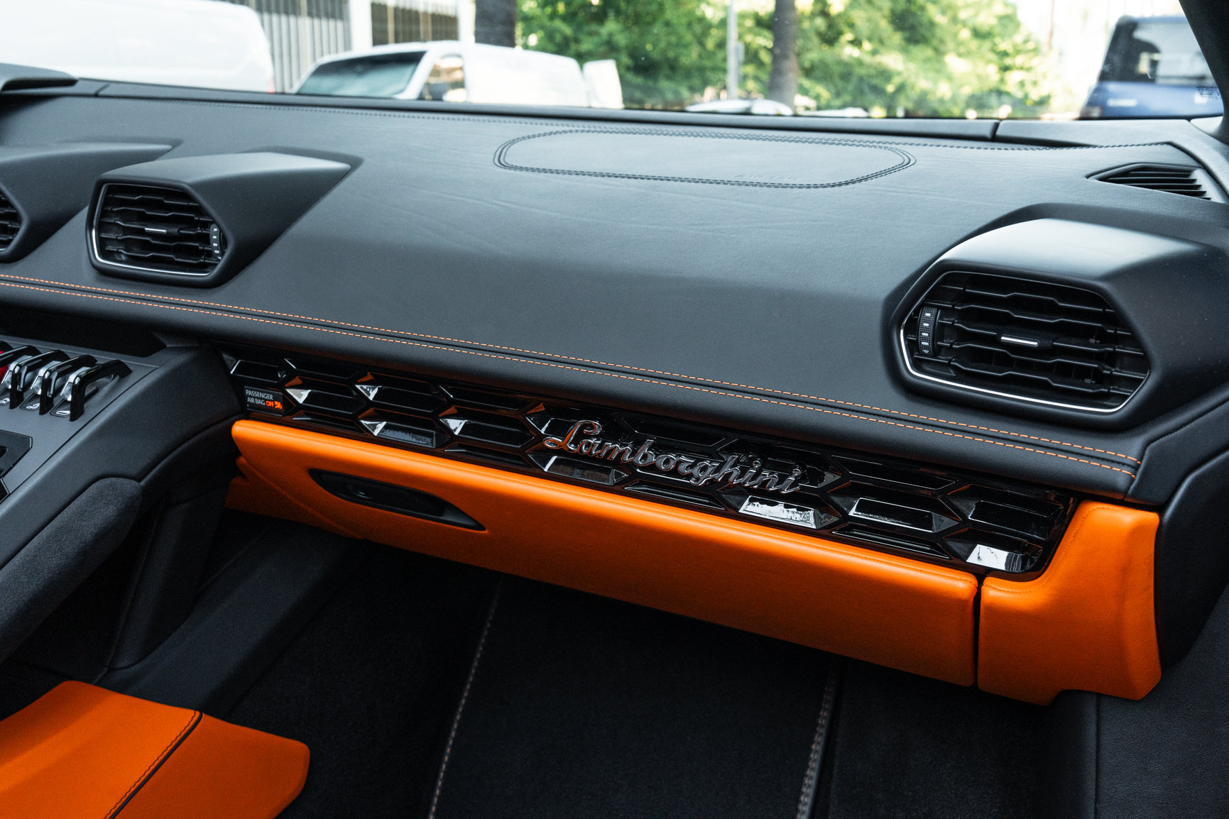 Used 2020 Lamborghini Huracan EVO RWD image 33