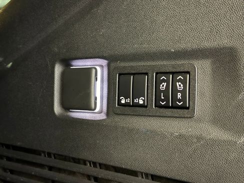 Used 2022 Chevrolet Tahoe LT w/ LT Signature Package AWD/4WD image 45