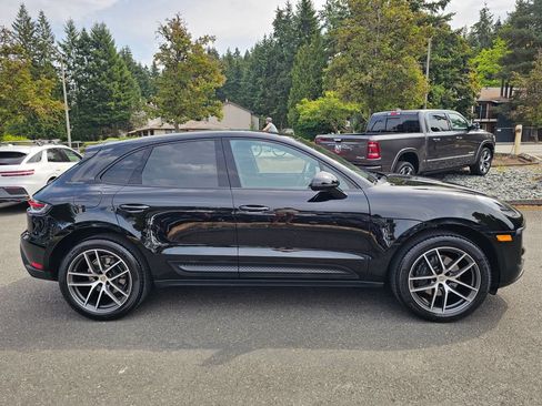 Used 2025 Porsche Macan AWD/4WD image 4