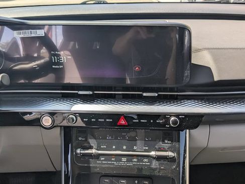 Certified 2024 Kia Carnival SX Prestige FWD image 19