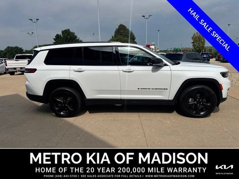 Used 2022 Jeep Grand Cherokee L Limited w/ Black Appearance Package AWD/4WD image 6