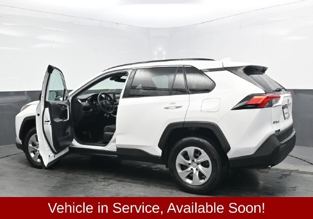 Used 2021 Toyota RAV4 LE AWD/4WD image 4