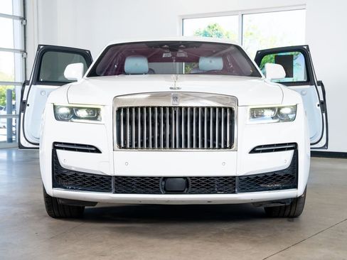 Used 2022 Rolls-Royce Ghost image 3