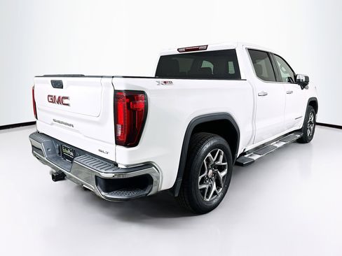 Used 2022 GMC Sierra 1500 SLT w/ X31 Off-Road Package image 9