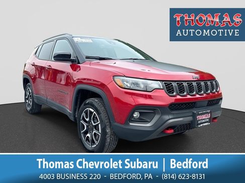 Used 2025 Jeep Compass Trailhawk AWD/4WD image 1