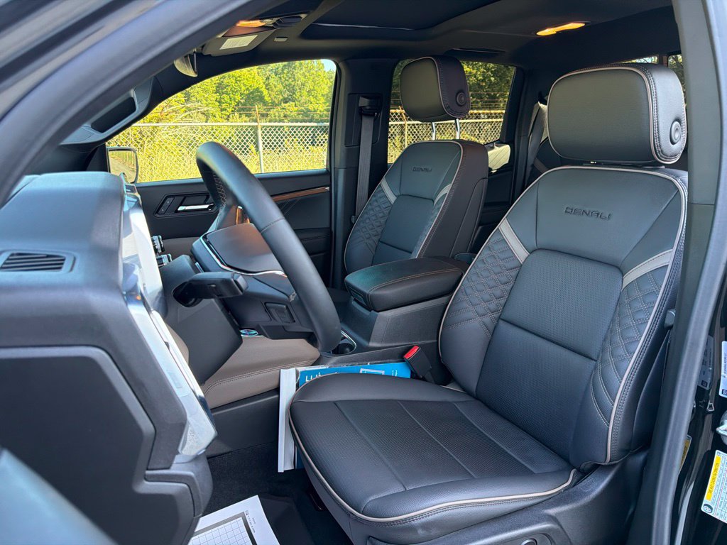 Used 2025 GMC Canyon Denali w/ LPO, Denali Black Edition AWD/4WD image 22
