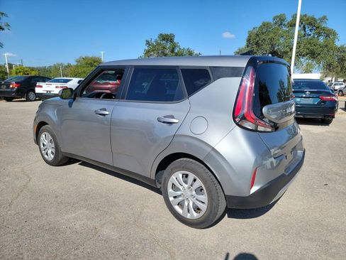 Used 2023 Kia Soul LX FWD image 7