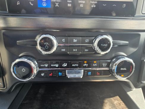 Used 2023 Ford F250 Lariat w/ Sport Appearance Package AWD/4WD image 25