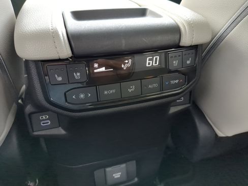 Used 2025 Toyota Grand Highlander AWD image 15