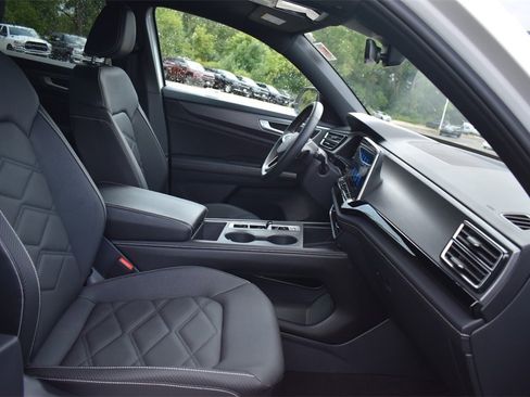 Used 2024 Volkswagen Atlas Cross Sport SE image 16