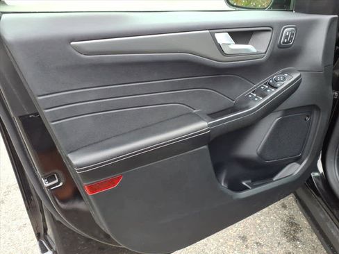 Used 2025 Ford Escape Active w/ Active Premium Tech Pack image 10