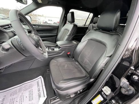 Used 2024 Jeep Grand Cherokee L Altitude image 10