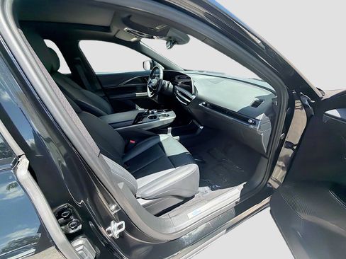 Used 2024 Cadillac Lyriq Luxury AWD/4WD image 32