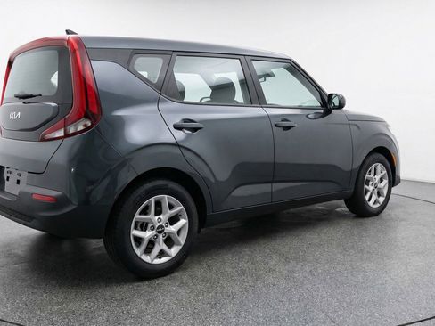 Used 2025 Kia Soul LX w/ LX Technology Package FWD image 9