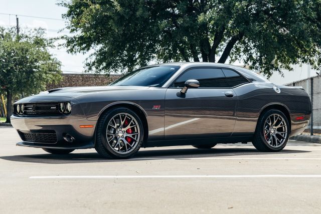 Used 2015 Dodge Challenger SRT w/ Technology Group RWD image 47