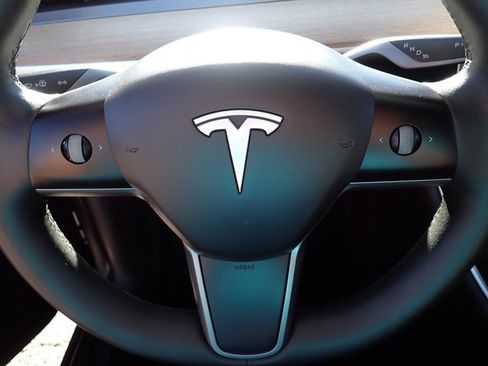 Used 2021 Tesla Model Y Long Range AWD/4WD image 17