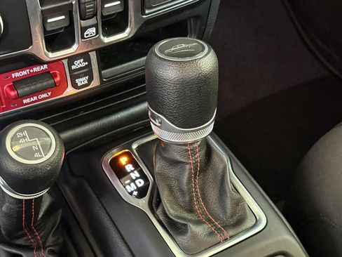 Used 2023 Jeep Gladiator Rubicon AWD/4WD image 21