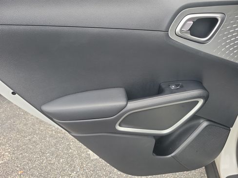 Used 2020 Kia Soul LX FWD image 15