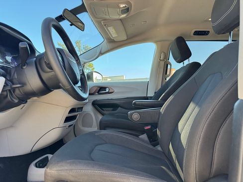Used 2023 Chrysler Voyager LX FWD image 16