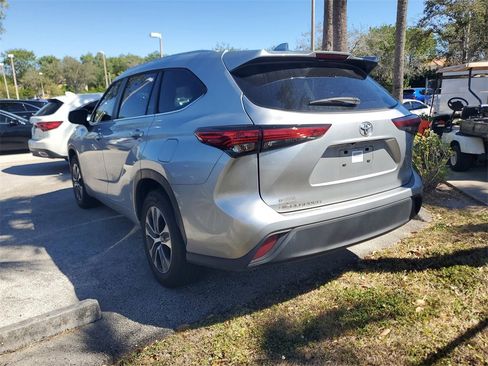 Used 2023 Toyota Highlander XLE image 6