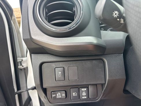 Used 2022 Toyota Tacoma TRD Off-Road RWD image 21