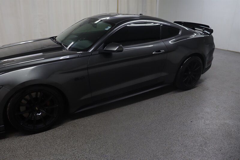 Used 2017 Ford Mustang GT Premium w/ GT Performance Package RWD image 4