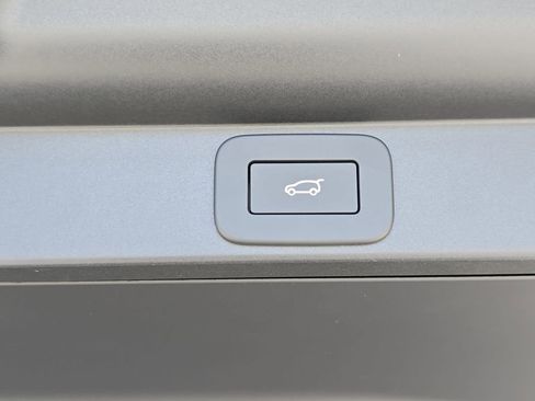 New 2026 Land Rover Range Rover SE image 13